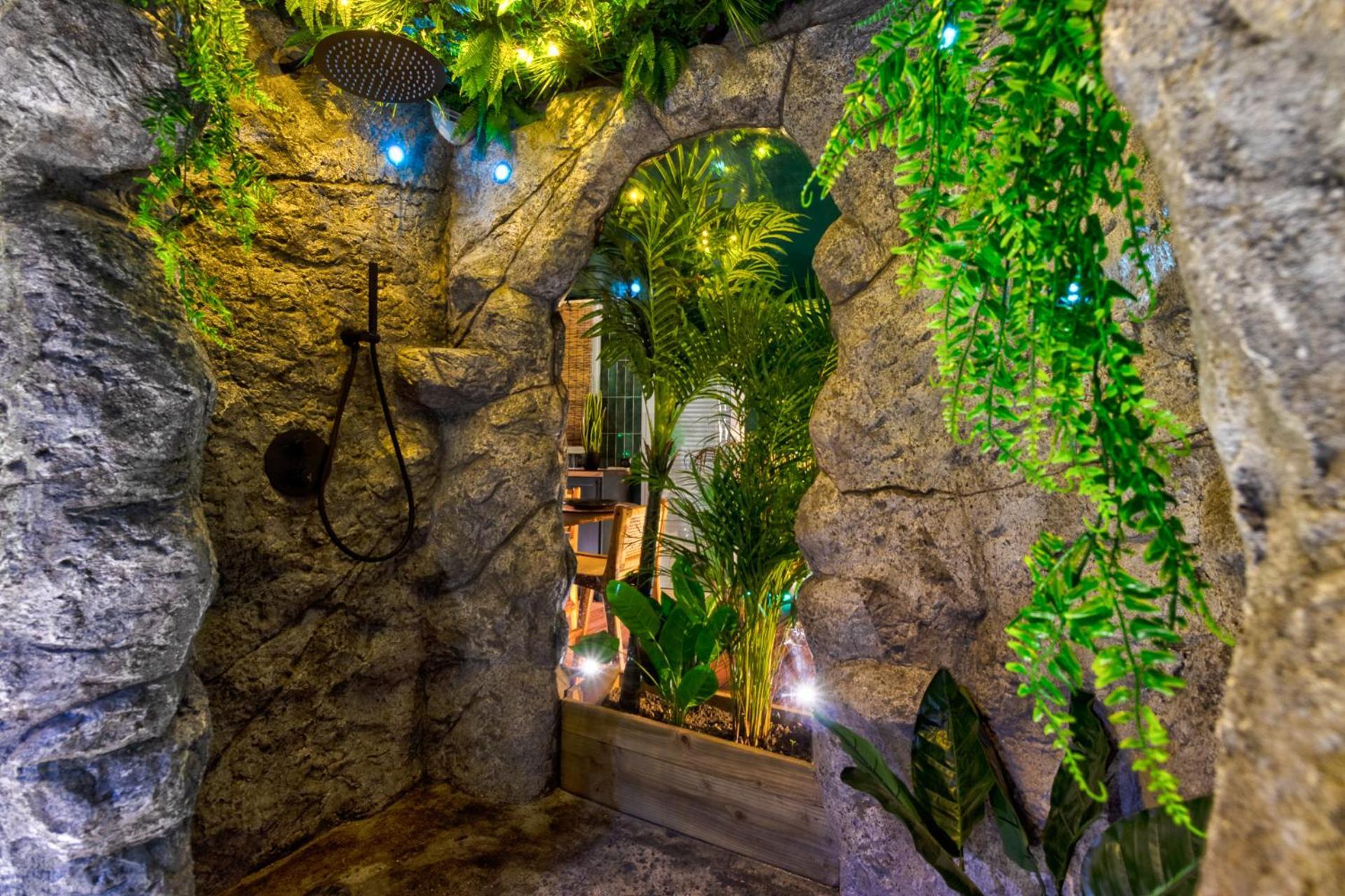 Jungle Love Room Тулуза Экстерьер фото